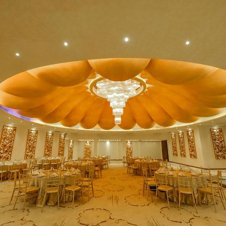 The Full Moon Hotel Katunayaka Bagian luar foto