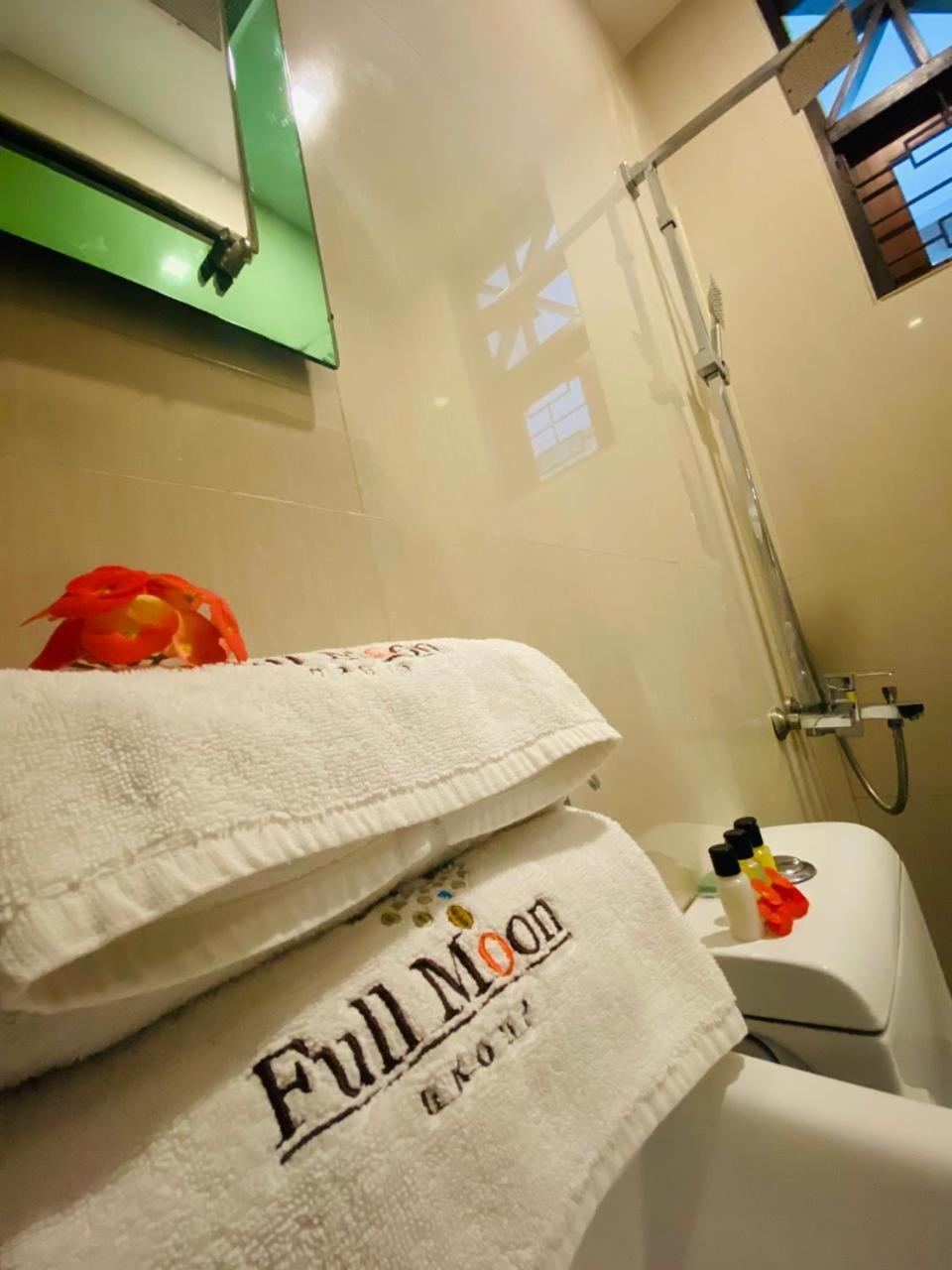 The Full Moon Hotel Katunayaka Bagian luar foto