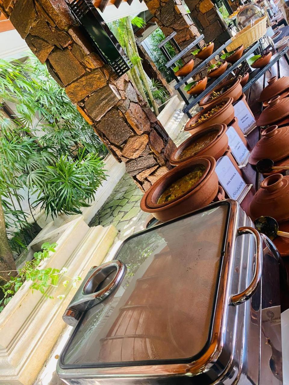 The Full Moon Hotel Katunayaka Bagian luar foto
