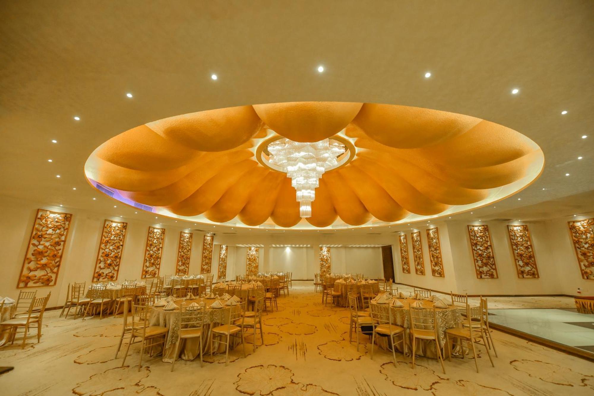 The Full Moon Hotel Katunayaka Bagian luar foto