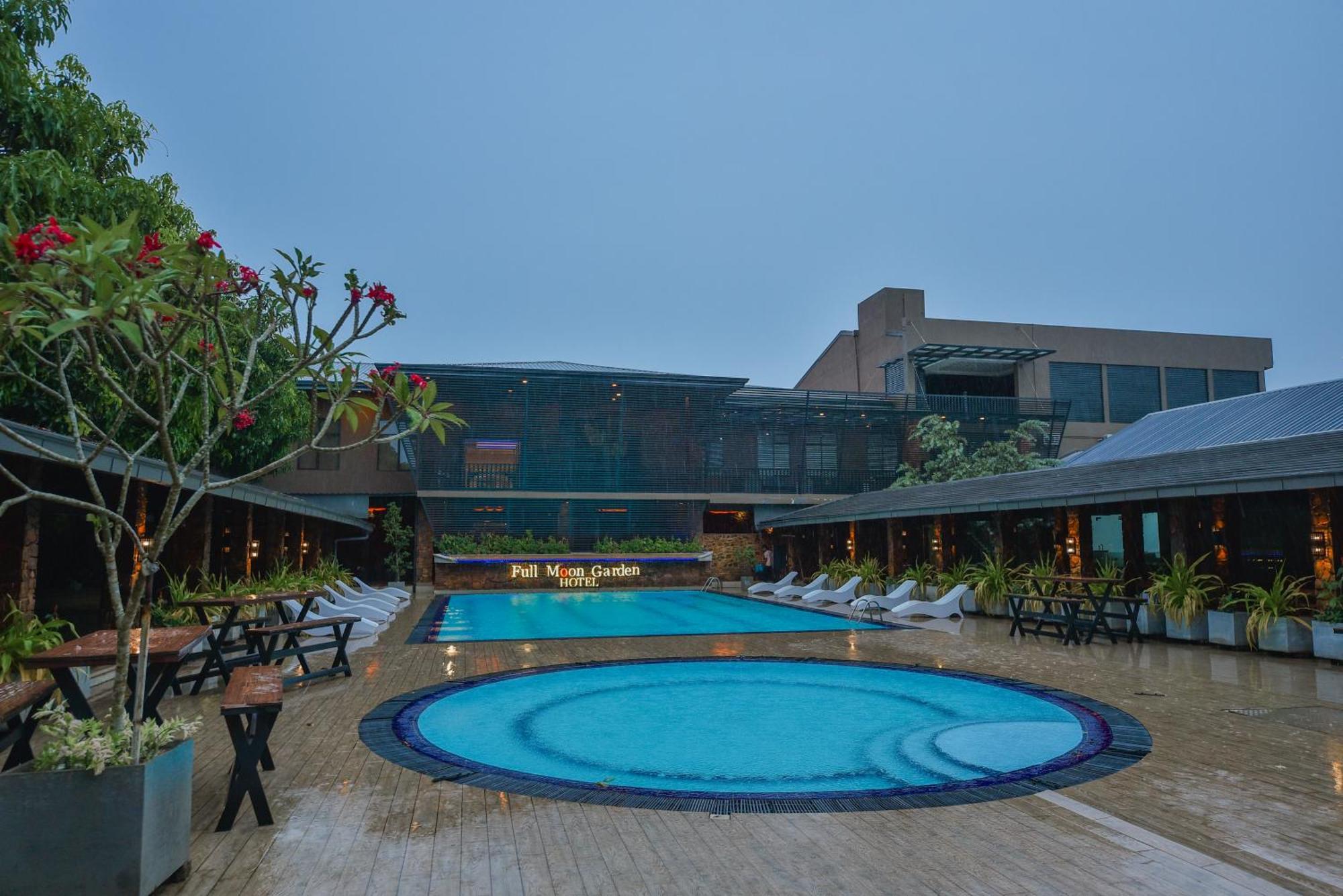 The Full Moon Hotel Katunayaka Bagian luar foto