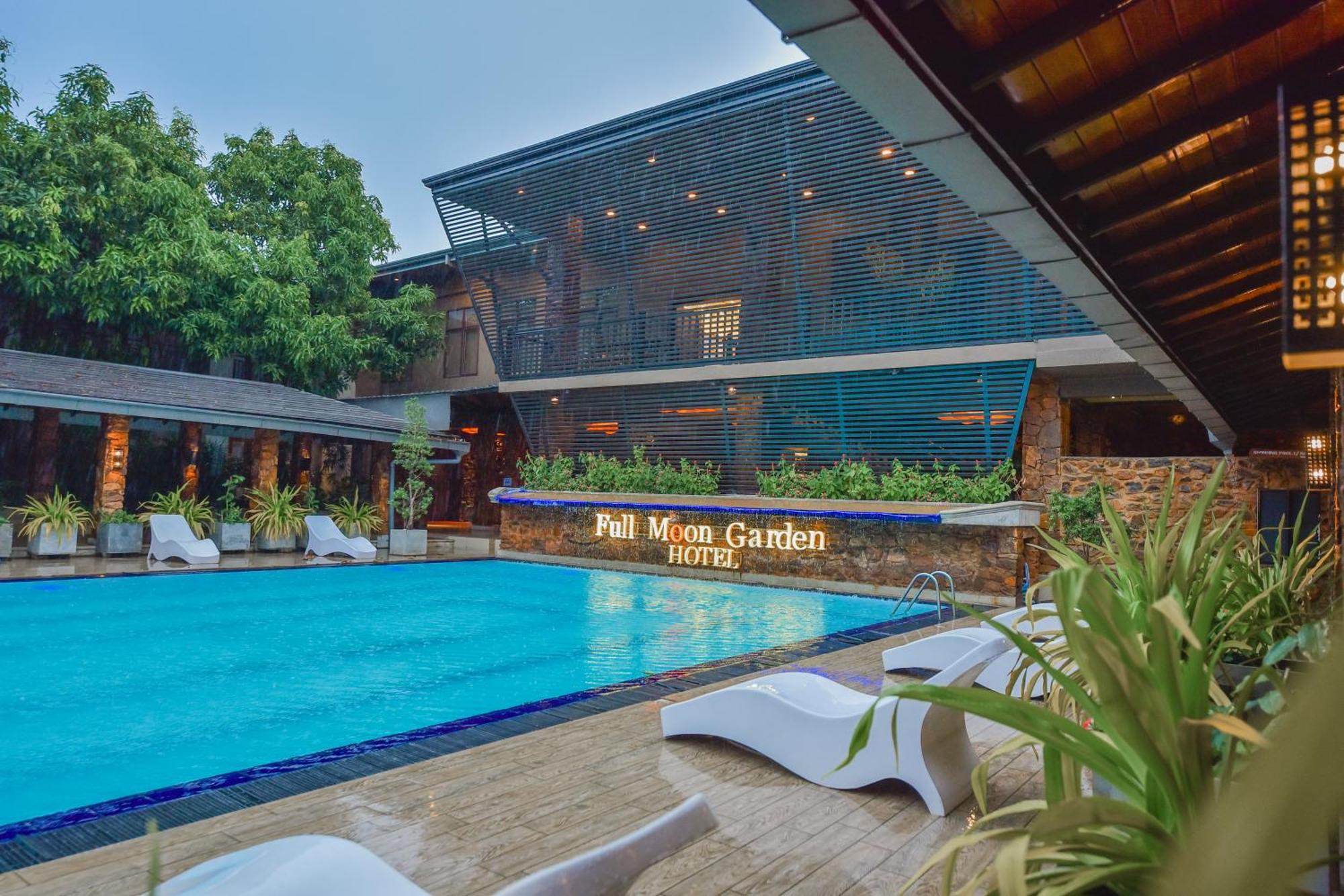 The Full Moon Hotel Katunayaka Bagian luar foto
