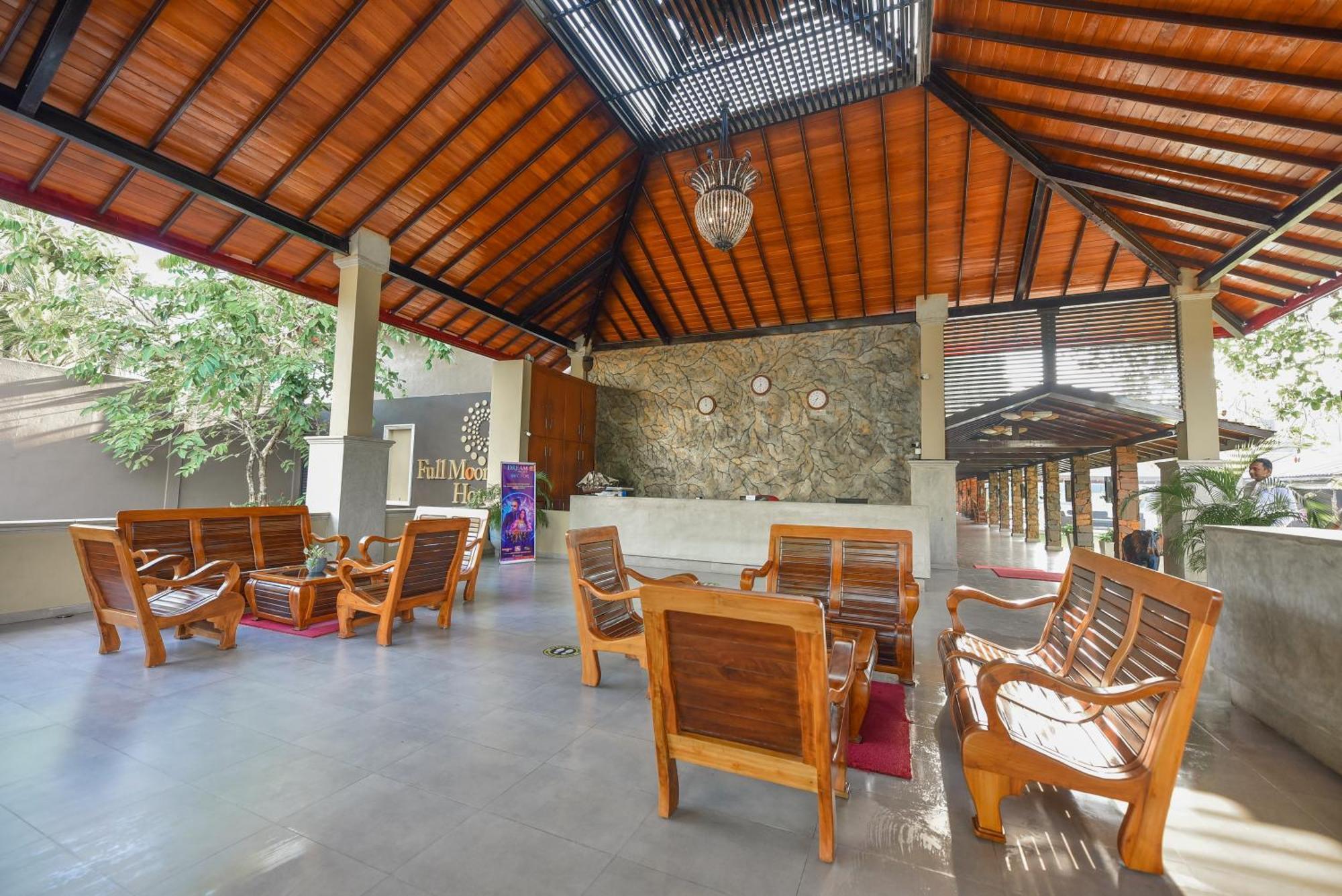 The Full Moon Hotel Katunayaka Bagian luar foto